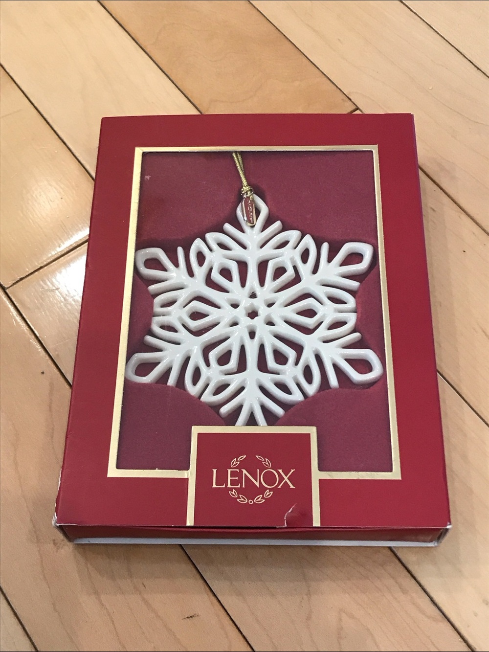 Preowned 2021 Lenox Snow Fantasies Christmas ornament - Snowflake #892587
